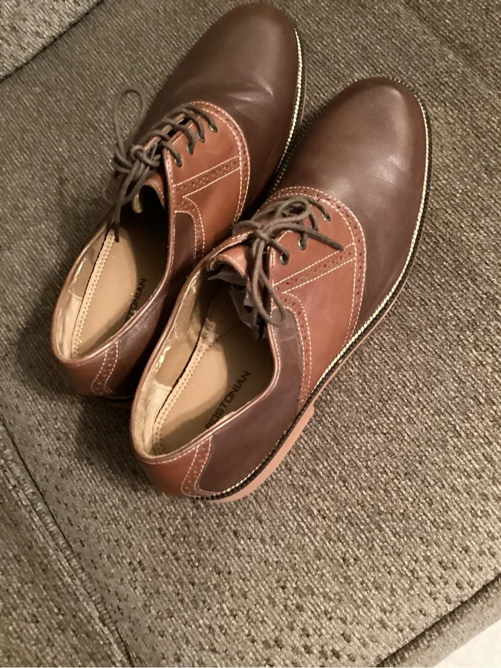 Bostonian men’s two tone brown men’s saddle Oxfords, size11